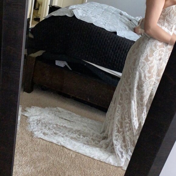 DB Studio Ivory Bisque Lace Sheath Wedding Dress with Detachable Sleeves, Size 6 - Picture 11 of 16